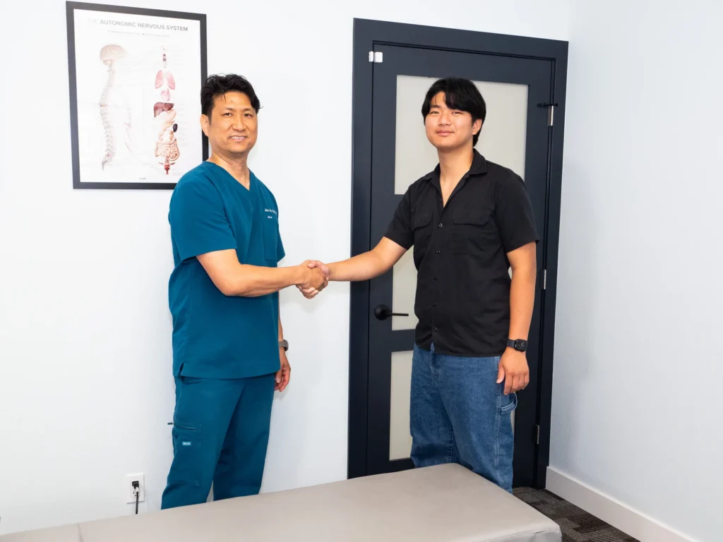 1785851928731-chiropractor-patient-consultation-spinal-care-sunnyvale-ca-001